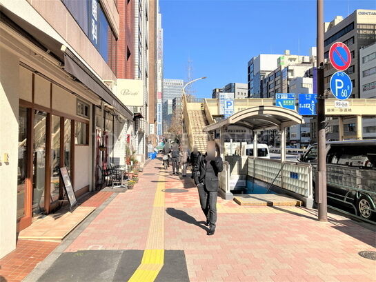 ビル周辺風景①