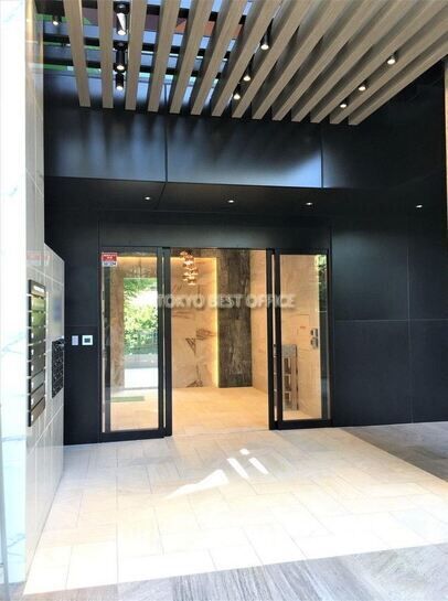 ビルエントランス