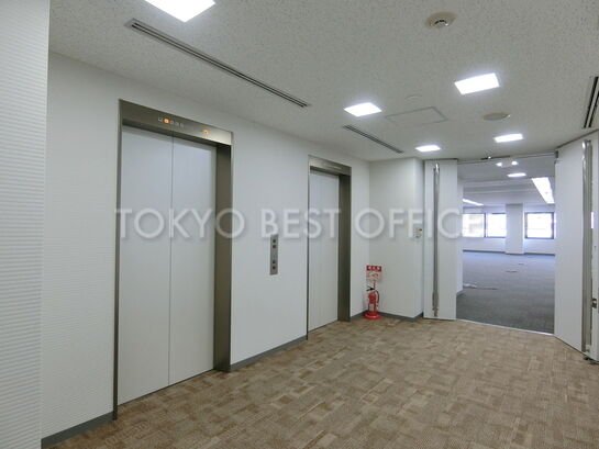 5階エレベーターホール