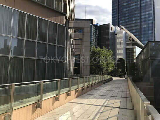 ビル敷地内風景③