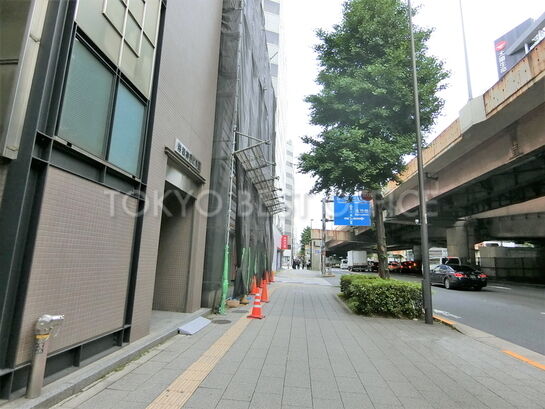 ビル周辺風景①