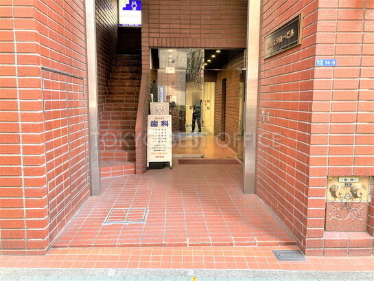 ビルエントランス①