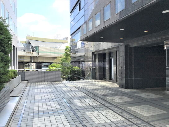 オフィスエントランス付近