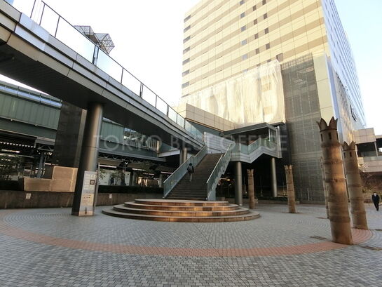 1階ビル周辺から恵比寿駅への階段