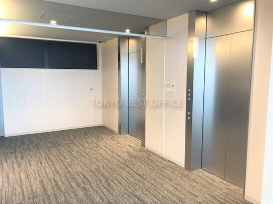 エレベーターホール①