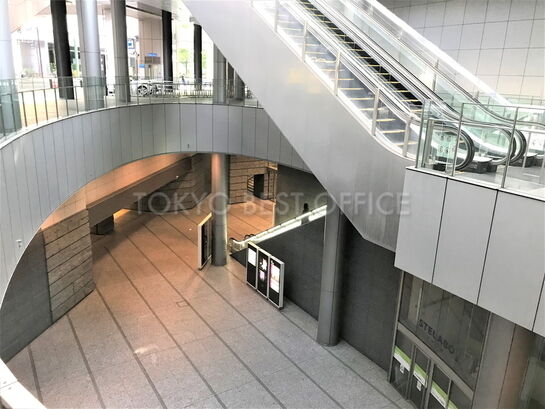 ビル敷地内風景③