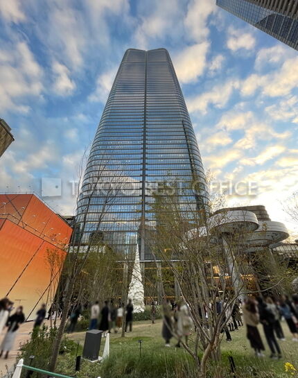 麻布台ヒルズ 森JPタワー 中央広場側から