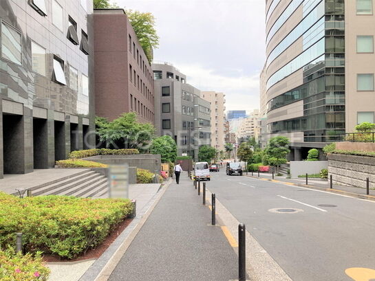 ビル周辺風景①