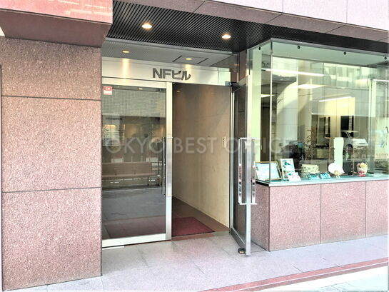 ビルエントランス