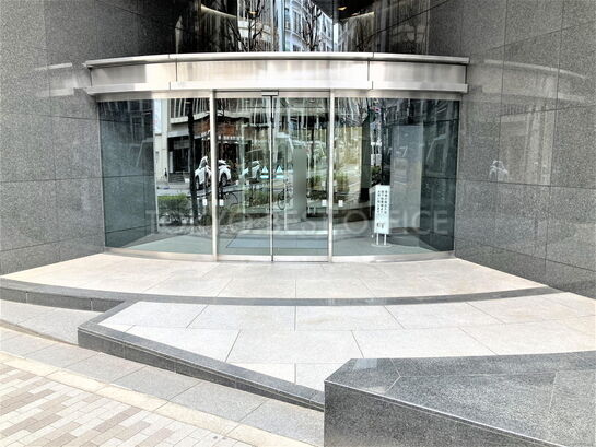 ビルエントランス