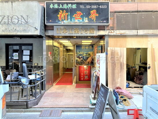 ビルエントランス