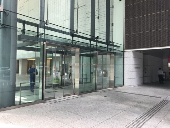 ビルエントランス②