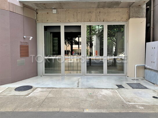 ビルエントランス