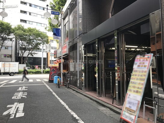 裏通り入口付近