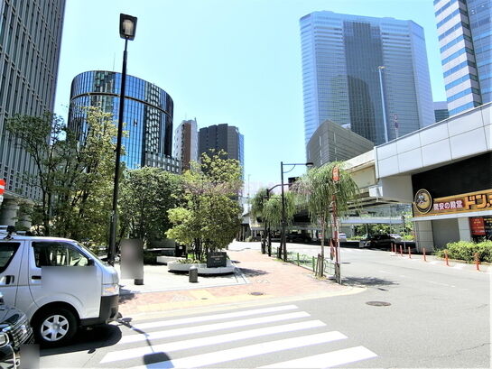 ビル周辺風景①