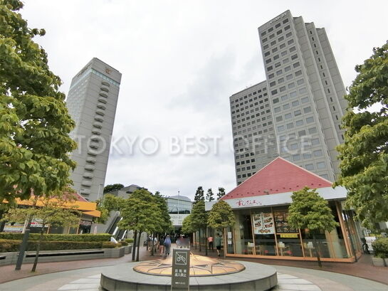 東陽町駅方面側モール入口(左手はホテルイースト21東京)