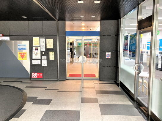 ビルエントランス