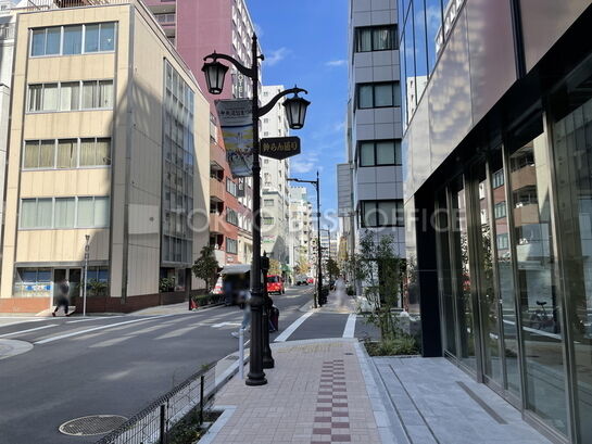 ビル正面入口付近②
