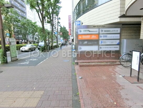 ビル周辺風景①