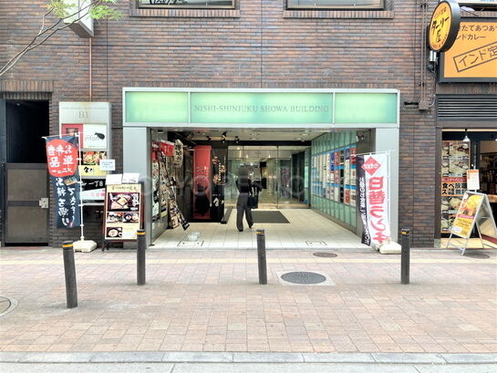 ビルエントランス①