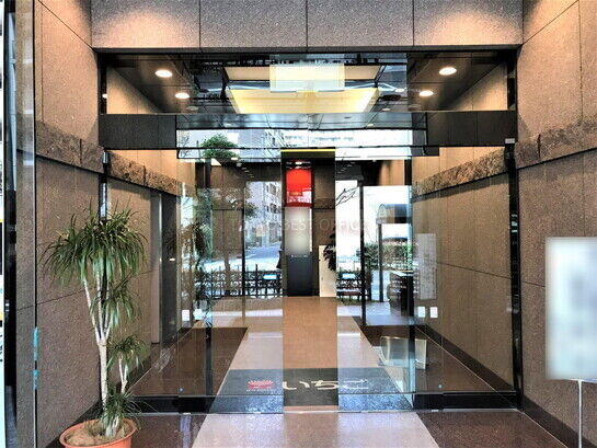 ビルエントランス