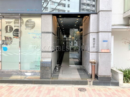 ビルエントランス