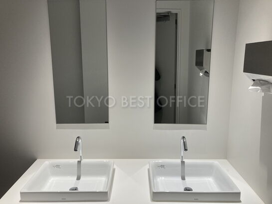 男子トイレ洗面台