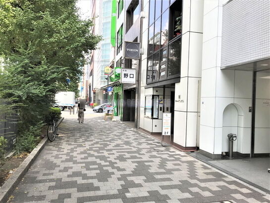 ビル周辺風景①