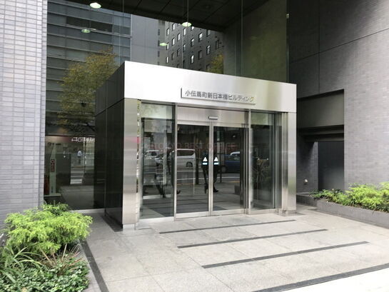 ビルエントランス