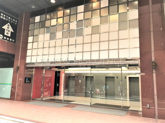 ビルエントランス