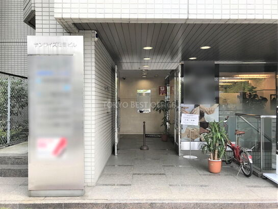 ビルエントランス