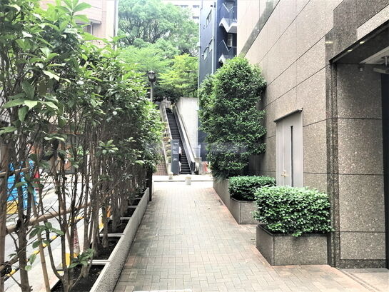 ビル周辺風景①