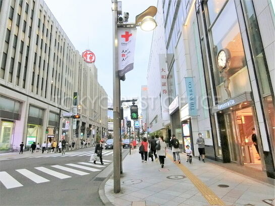 ビル周辺風景（新宿通り側）①