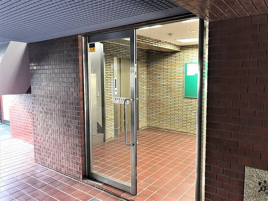 ビルエントランス