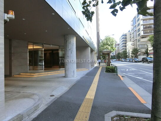 ビル入口周辺風景②