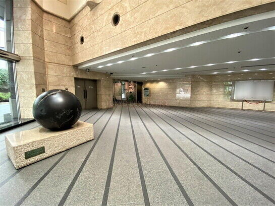 エントランスホール①