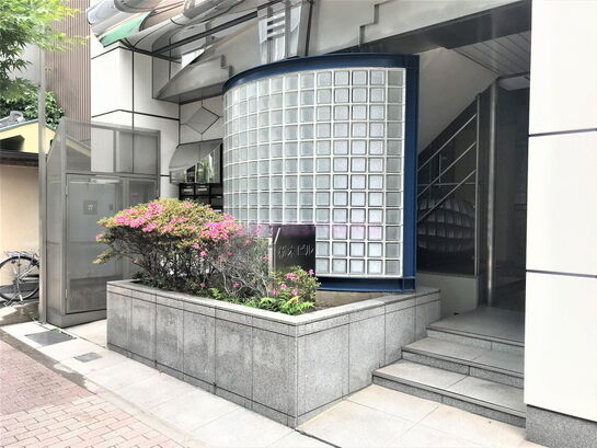 ビルエントランス