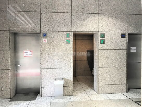 エレベーターホール内