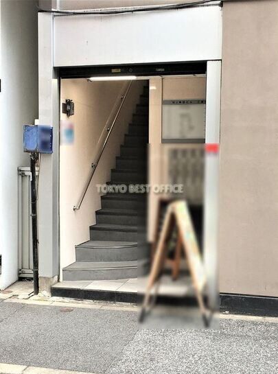 ビルエントランス