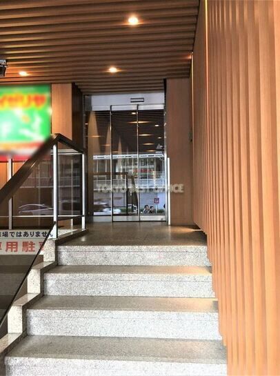 ビルエントランス