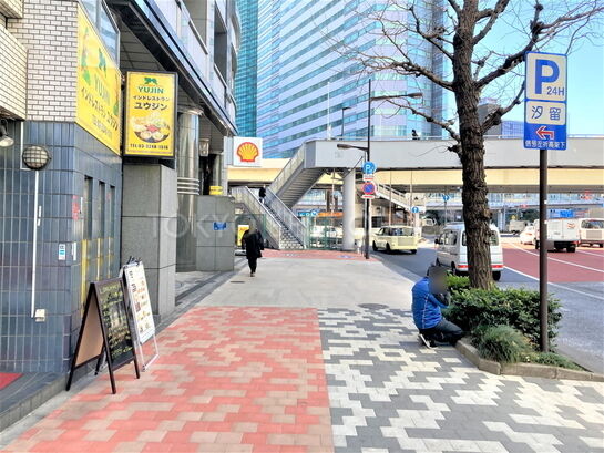 ビル周辺風景①