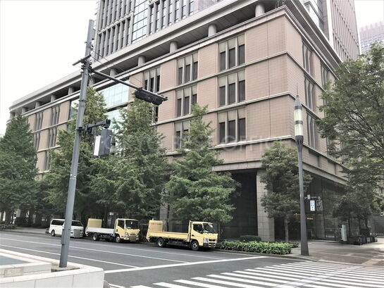 丸の内ビルディング外観下層部③