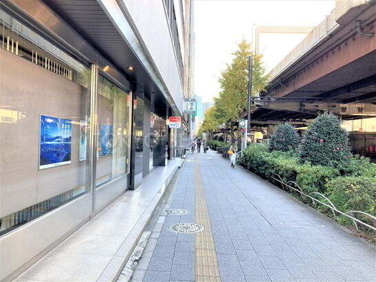 ビル周辺風景①