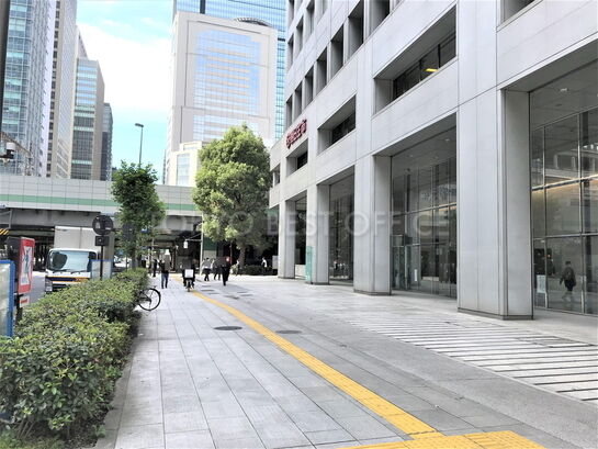 ビル周辺風景①