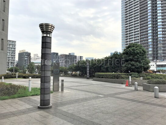 ビル敷地内風景①