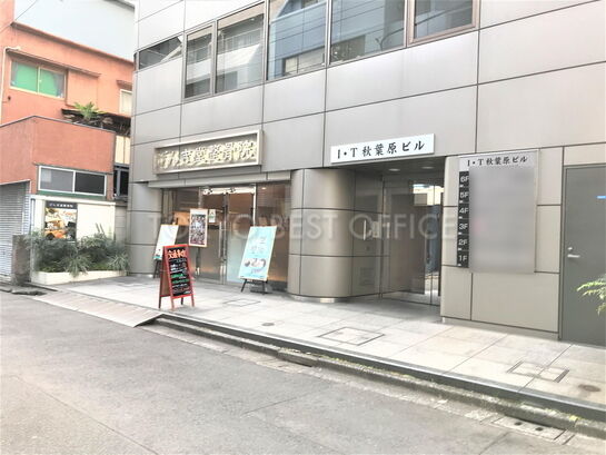 ビルエントランス①