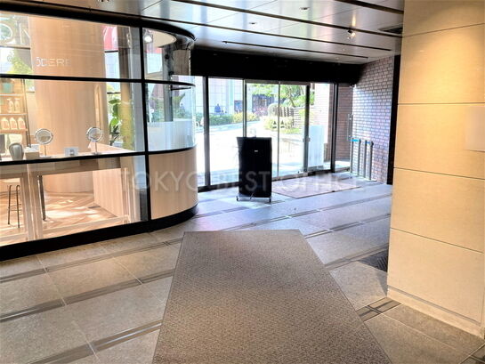 エントランスホール③