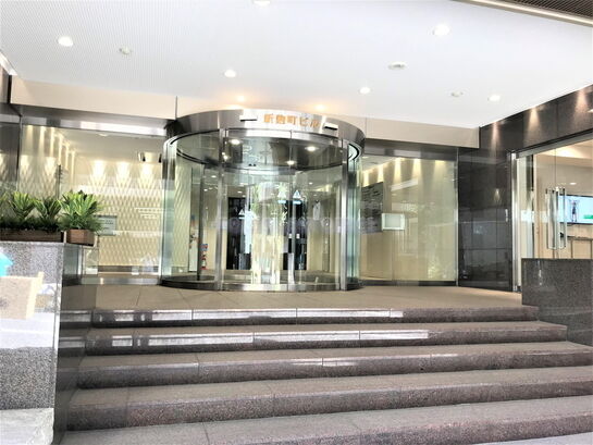 ビルエントランス