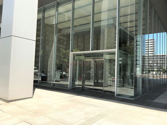 ビルエントランス