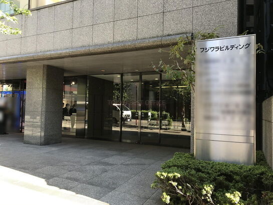 ビルエントランス